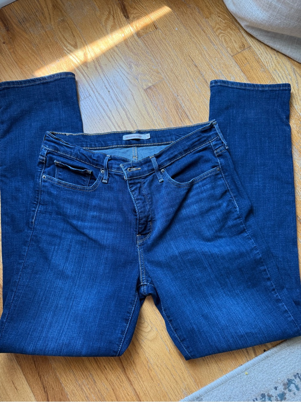Levi’s 314 Shaping Straight Jeans Womens‎ 32 Dark Wash Stretch Mid Rise Denim